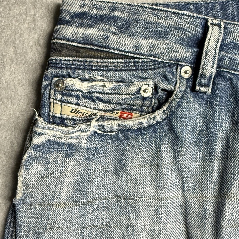 Diesel Jeans Men 31x34 Reslim Slim Straight Light Wash Whiskered Y2K Italy 00796 - Picture 3 of 15